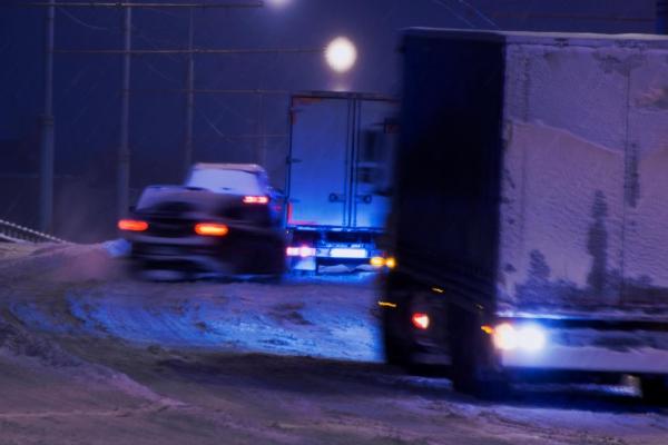 Autostrada A2 a fost închisă din cauza ninsorii și a viscolului (Video)