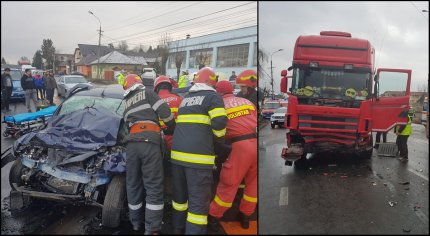 Acident grav în Mureş, Logan făcut praf de TIR