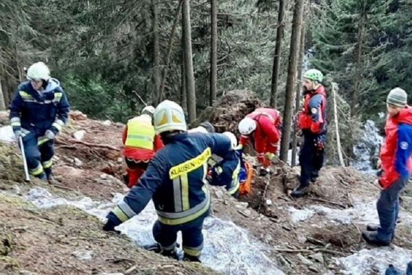 Muncitorul român a murit înainte de a fi preluat de un elicopter pentru a fi transportat la spital