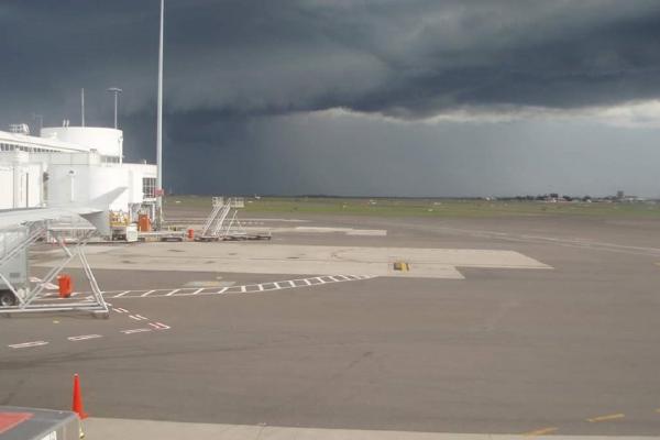 Tarom a anulat două curse aeriene, din cauza furtunii Ciara