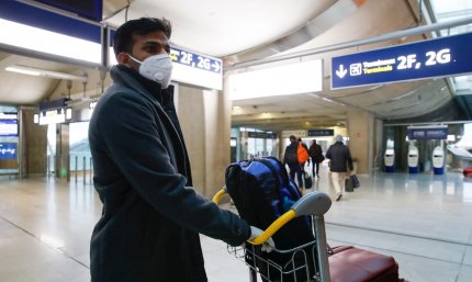 Pasager într-un aeroport din Franța