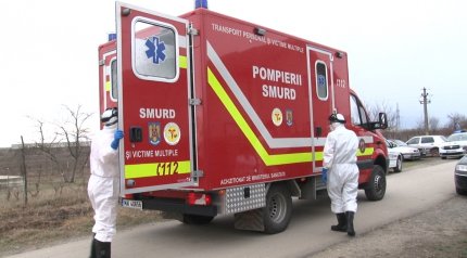 Medici și ambulanță la un caz de coronavirus