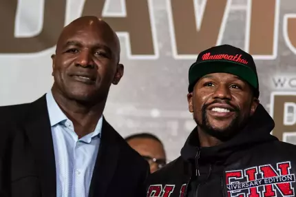 Floyd Mayweather, box Floyd Mayweather împreună cu Evander Holyfield