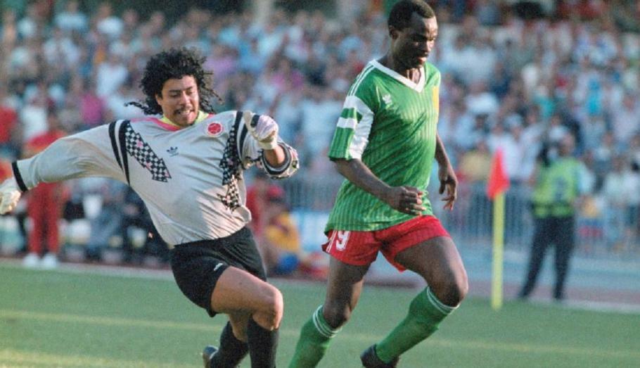 Rene Higuita în meciul Columbia-Camerun Rene Higuita