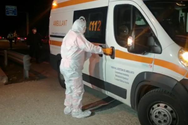 Medic la un caz de coronavirus, cu ambulanța