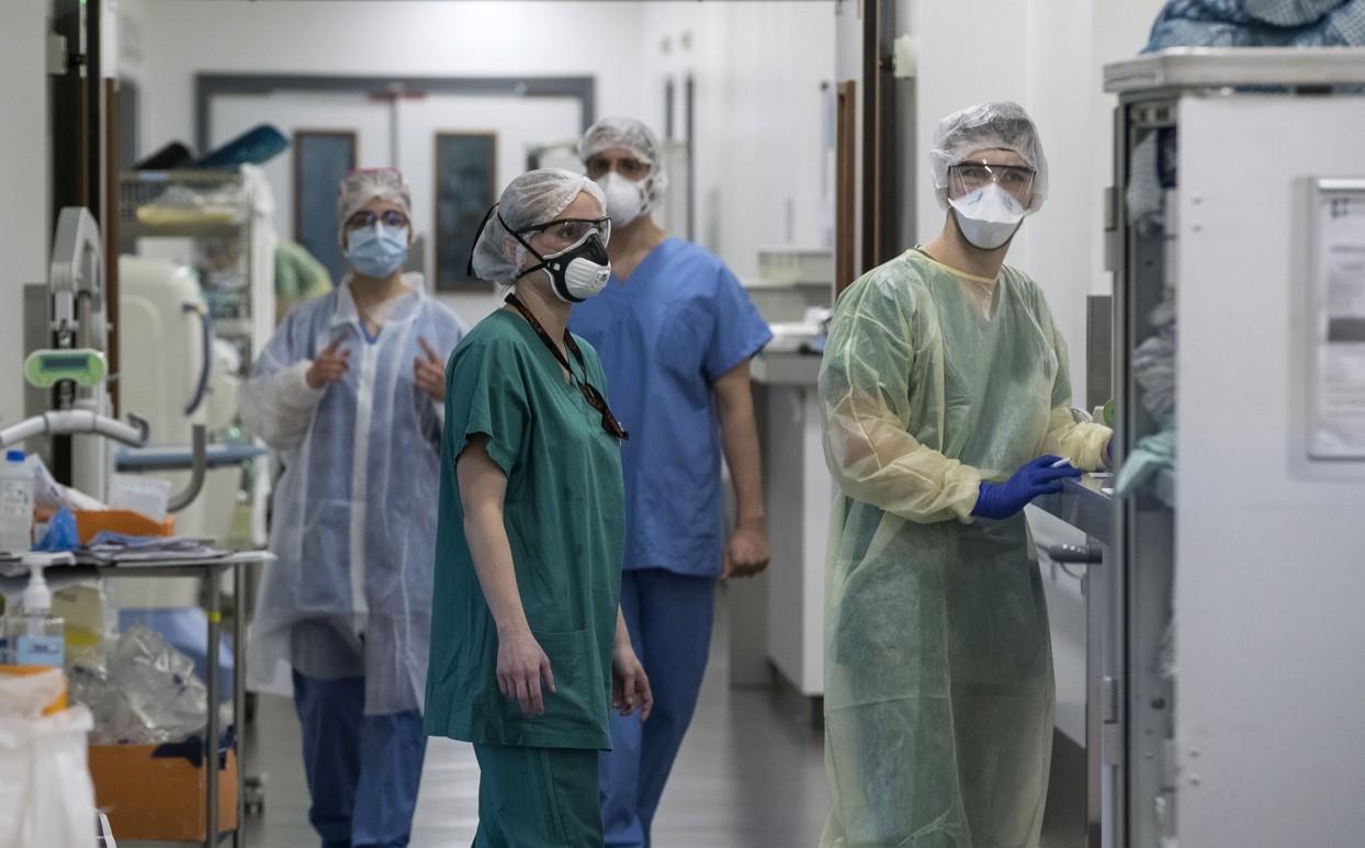Medici francezi Medici francezi într-un spital cu cazuri de coronavirus