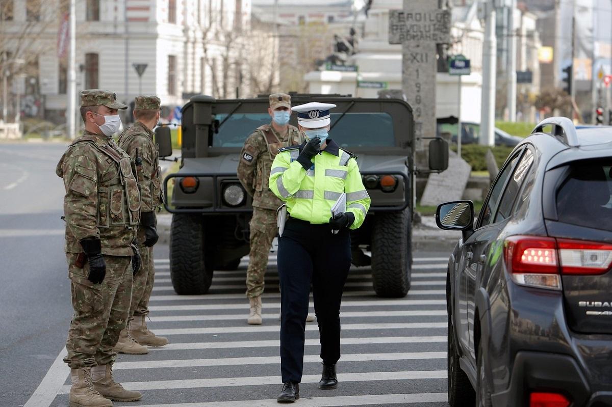 Polițiști însoțiți de armată, asigură măsurile de carantină