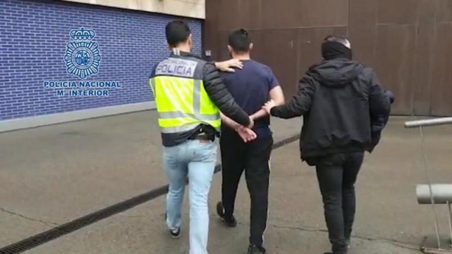 Zeci de români arestaţi în legătură cu peste 100 de furturi comise în Spania Românii furau ceasuri, bijuterii şi alte bunuri personale ale victimelor