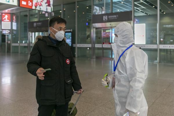 Multe dintre îmbolnăvirile noi raportate în China, produse la pacienţi care au fost în Italia sau Iran