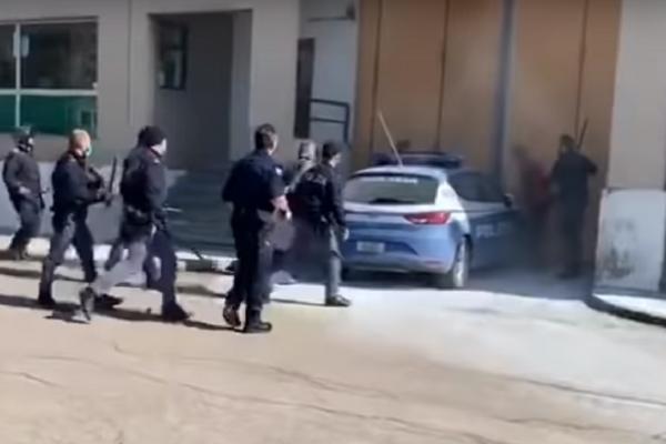Deţinuţii s-au revoltat după ce li s-a interzis dreptul la vizite