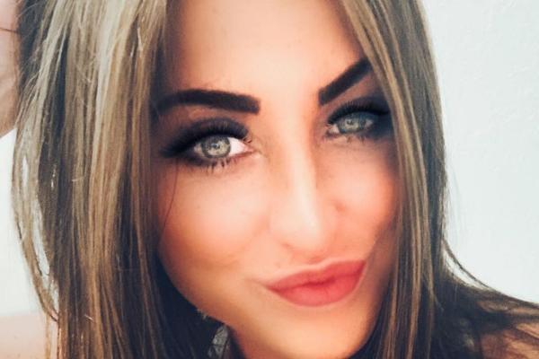 Danielle a murit fulgerător, după ce a îngrijit pacienți cu COVID19 cu mâinile goale. ”Spitalul nu a avut să-i dea nici măcar o mască!”