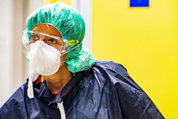 Peste 28.000 de olandezi s-au infectat cu noul coronavirus