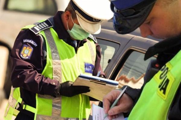 Răspunsul Poliției pentru românii care și-au schimbat pozele de profil de pe Facebook cu un om al legii care scrie amenzi