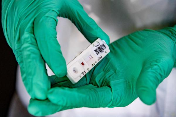 Pacienții infectați cu noul coronavirus sunt mutați la alte spitale