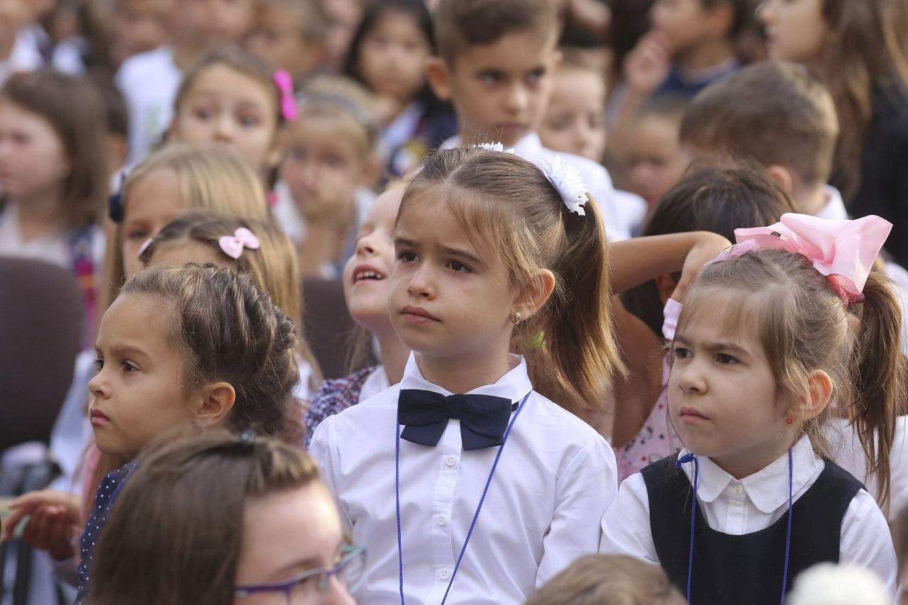 Elevi în prima zi de școală Scrisoarea unei mame către autorități: "Lăsați copiii acasă până în toamnă"