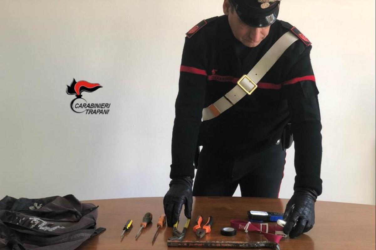 Român arestat după ce a furat o mașină în Italia Românul care a comis furtul are 20 de ani