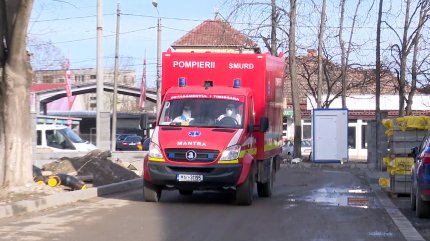 Ambulanță transportă un pacient cu coronavirus în Timișoara