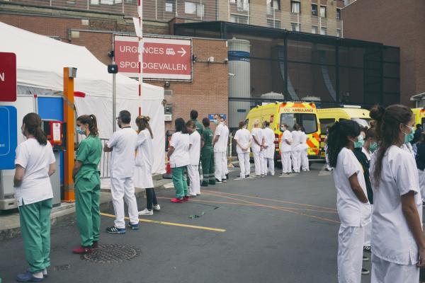 Medicii și asistentele de la Spitalul Saint Pierre din Bruxelles i-au întors spatele premierului belgian