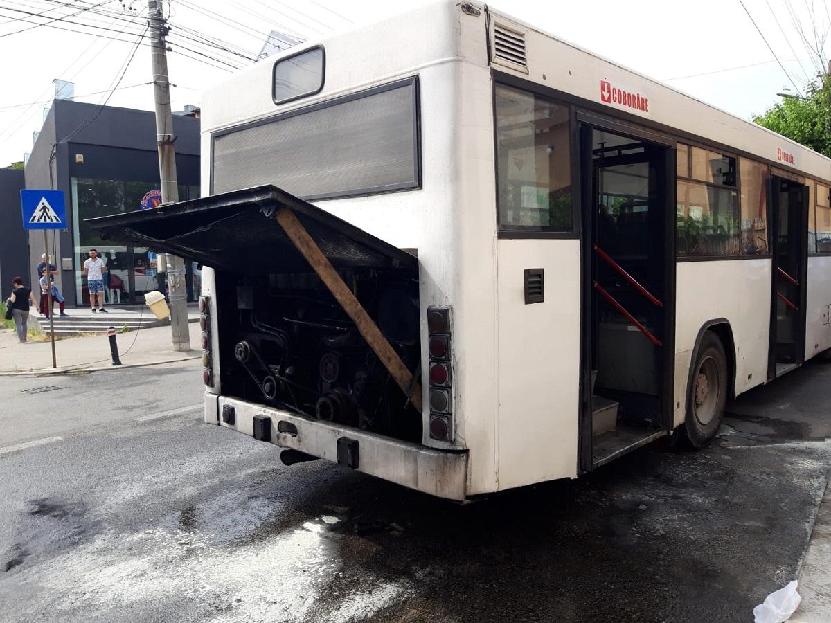 Două autobuze au luat foc lângă casa unui craiovean, în mai puțin de 6 luni