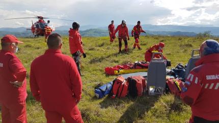 Turist salvat cu elicopterul în Maramureș