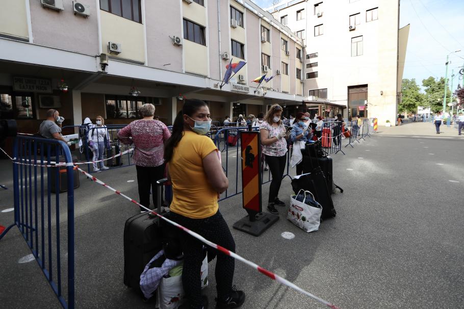 Costel Popa e muncitor sezonier și s-a întors din Austria în urmă cu câteva săptămâni Costel Popa e muncitor sezonier și s-a întors din Austria în urmă cu câteva săptămâni