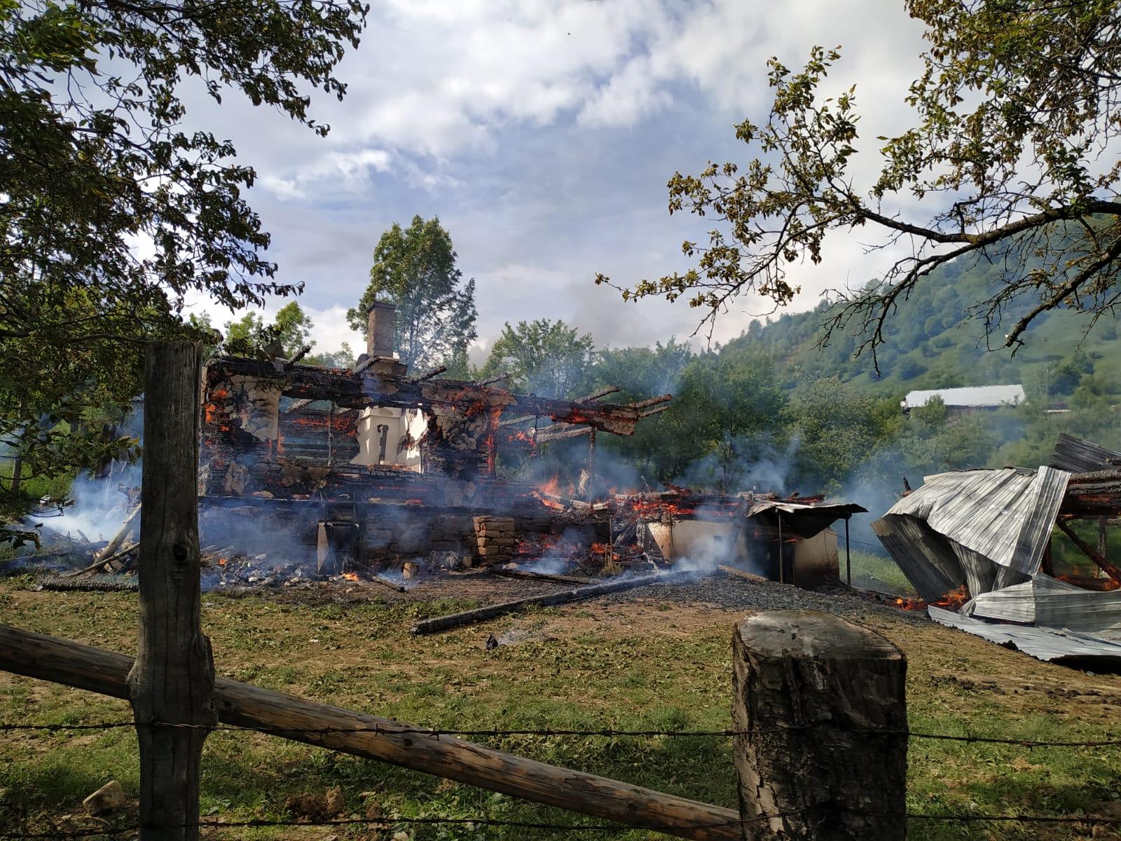 Casa în flăcări de la Sângeorz Băi
