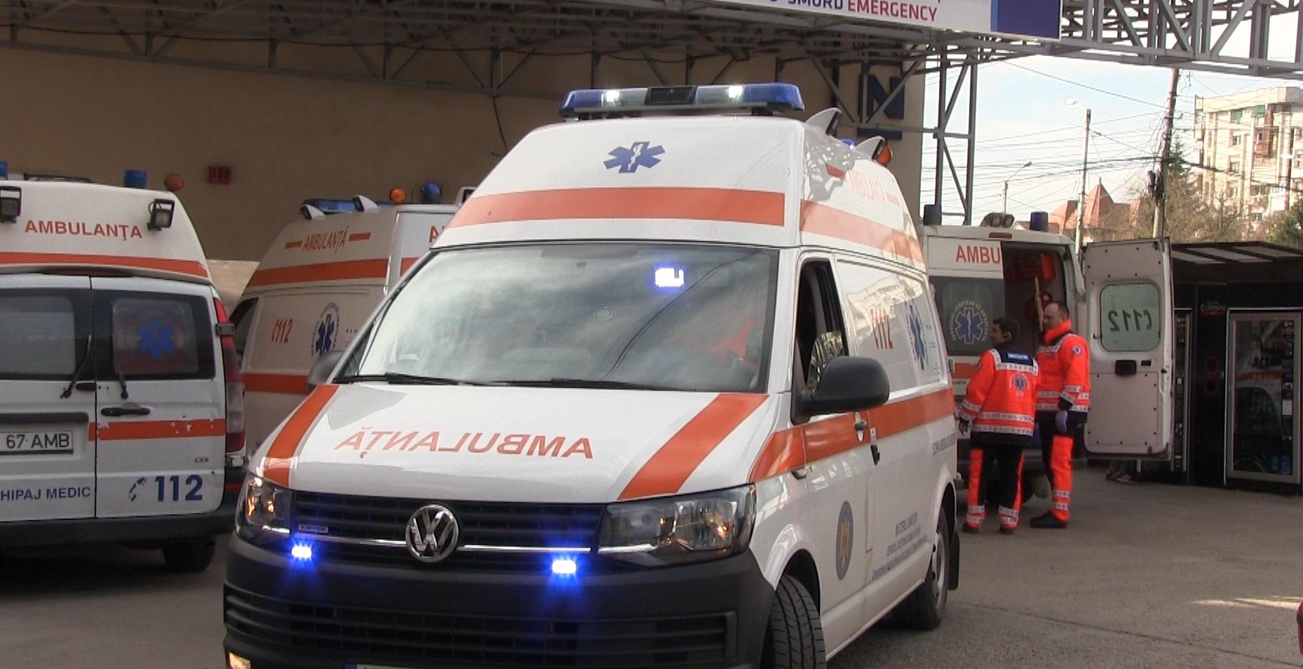 Ambulanțe Ambulanțe în curtea unui spital