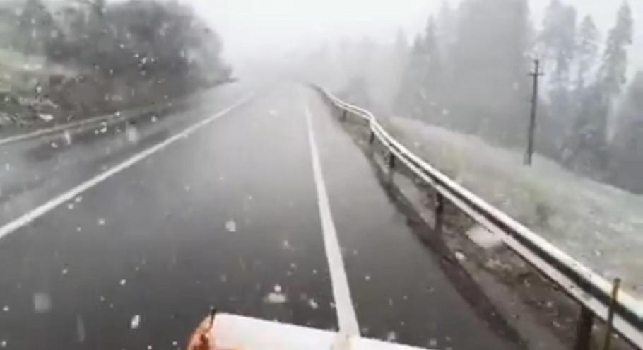 Ninge în Pasul Tihuța Ninge în Pasul Tihuța, este cod galben în Suceava și Bistrița-Năsăud