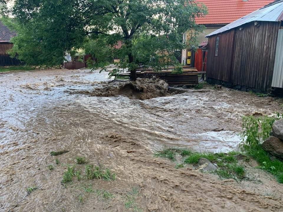 Cel mai grav afectat a fost județul Harghita, unde s-au înregistrat inundații în 3 localități
