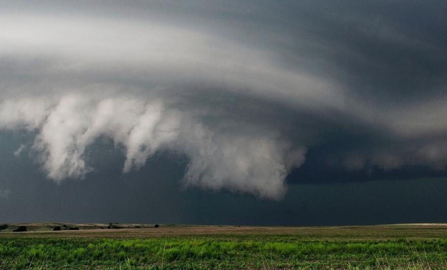 Avertizare nowcasting de fenomene meteo severe Cod roșu de furtuni puternice și grindină