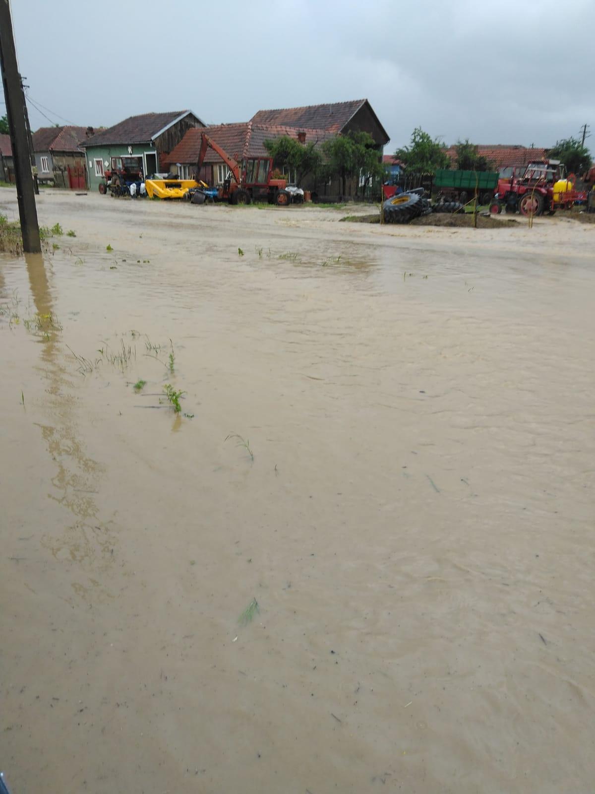 58 localități din 16 județe au fost acoperite de ape