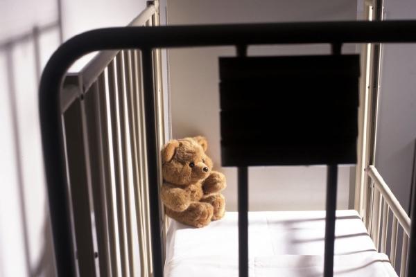 Băiețel de doi ani mort după ce mama i-a tratat răceala cu o supradoză de heroină