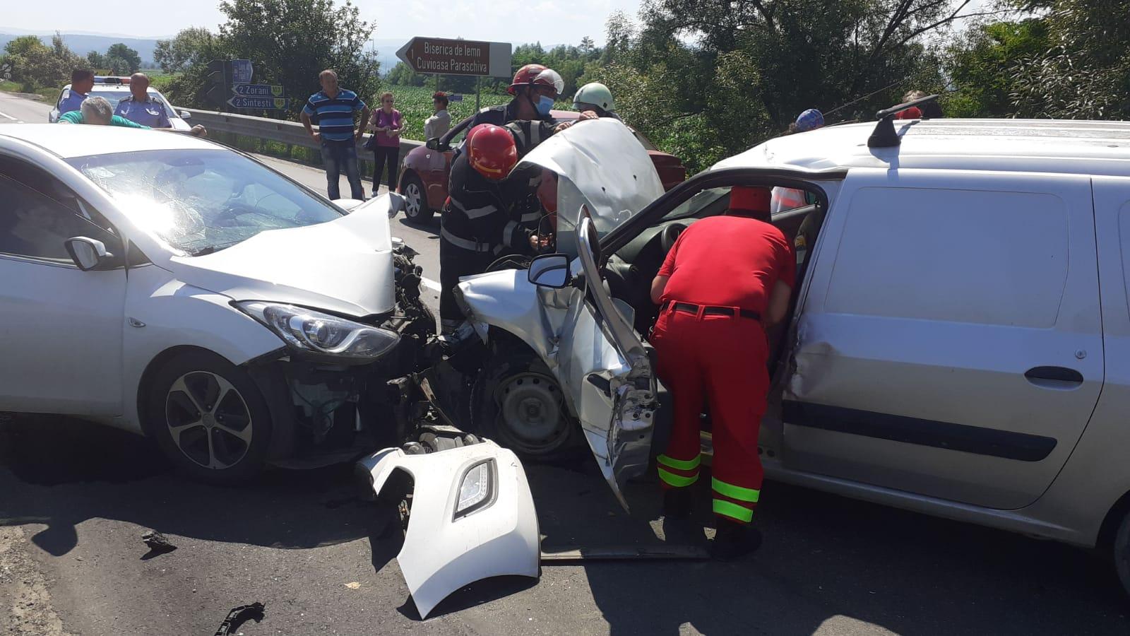 Accident cumplit cu trei mașini, la Margina