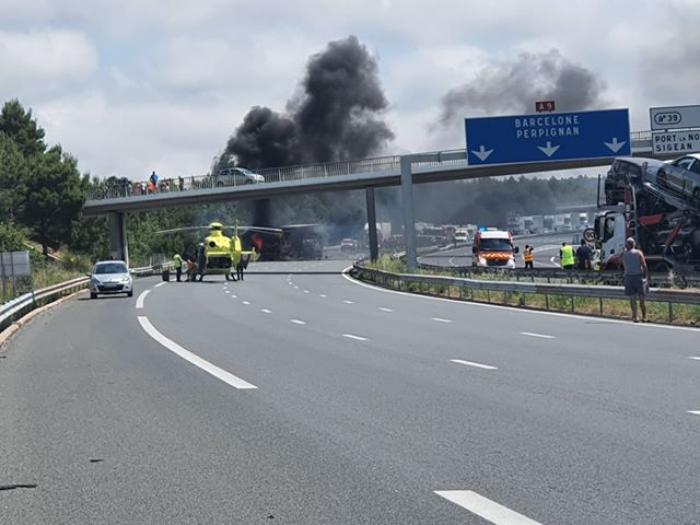Camionul unui șofer român, plin cu acizi și solvenți, făcut scrum după impactul cu o dubă intrată pe contrasens, în Franța