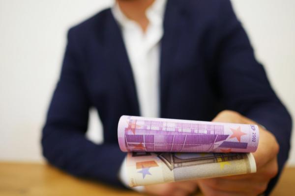 Primul job? Învață să-ți planifici banii cu maximă eficiență