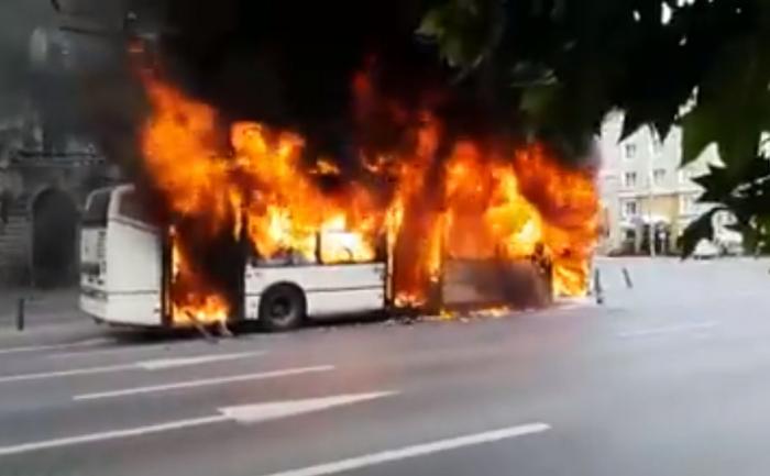 Un troleibuz a luat foc pe Bulevardul Lascăr Catargiu din Capitală