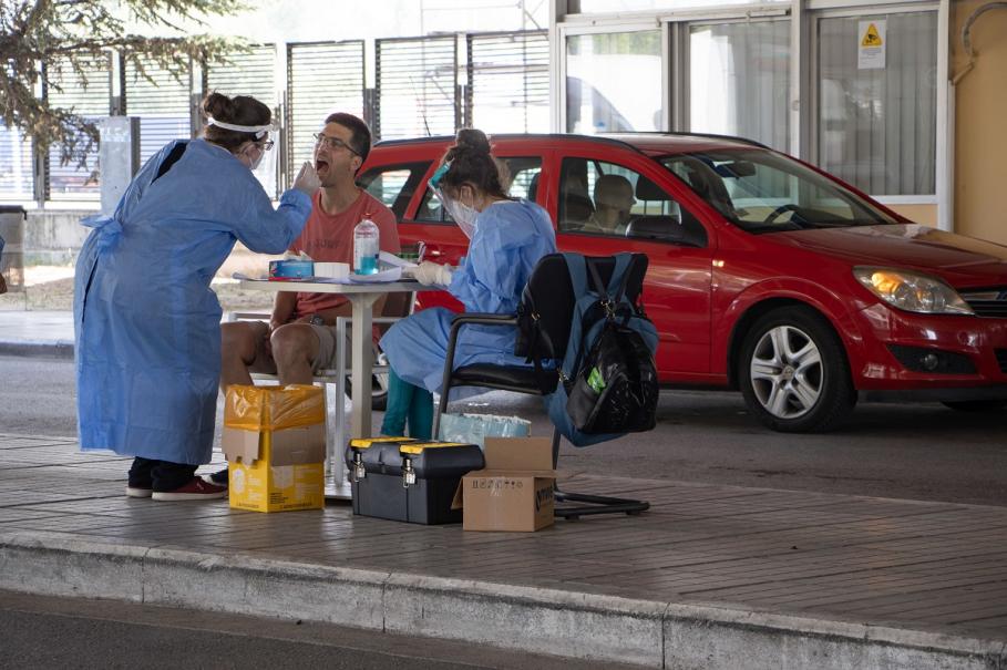 Românii care pleacă în Grecia trebuie să prezinte la graniță test negativ la Covid-19 Românii care pleacă în Grecia trebuie să prezinte la graniță test negativ la Covid-19