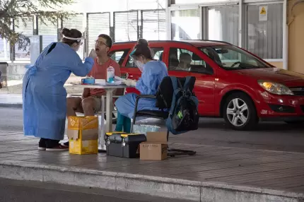 Românii care pleacă în Grecia trebuie să prezinte la graniță test negativ la Covid-19 Românii care pleacă în Grecia trebuie să prezinte la graniță test negativ la Covid-19