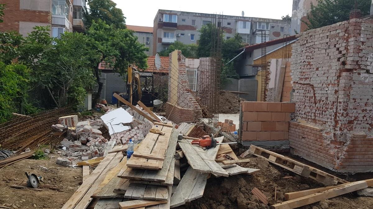 Zidul unei case în construcții s-a prăbușit peste un tânăr, în Timișoara