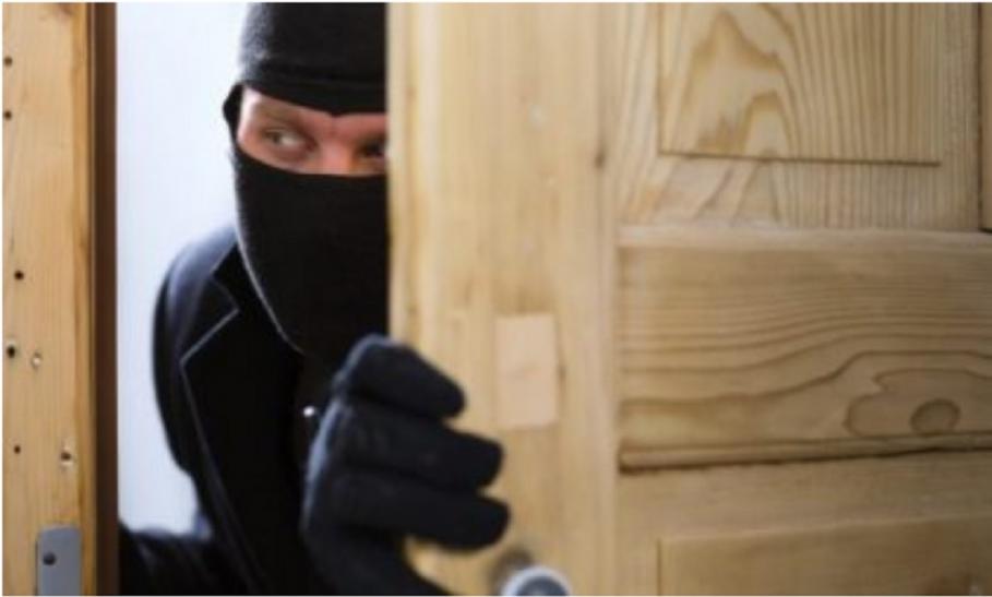 Român prins tocmai când se pregătea să spargă o casă, în Italia Românul a primit mandat de arestare preventivă