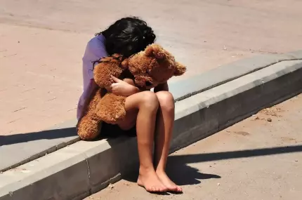 Fetița se află sub tutela autorităților spaniole Copila avea 13 ani când a fost vândută de mama ei