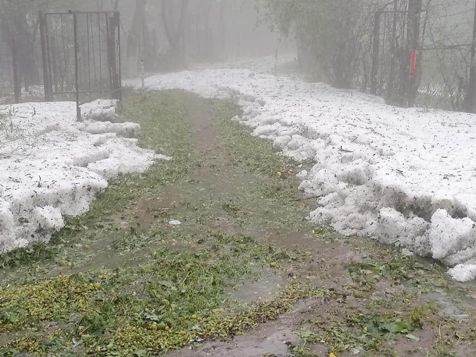 Inundații în Suceava, după o ploaie cu grindină