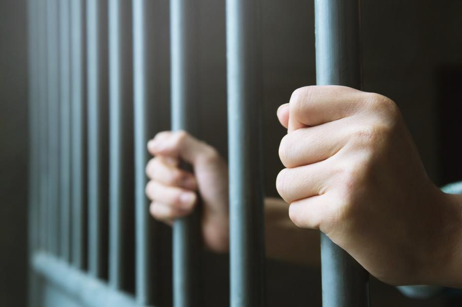 Doi români care au bătut și tăiat un ivorian, în Italia, condamnați la ani grei de închisoare Un al treilea român urmează să fie judecat în legătură cu acest incident
