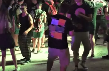 Distanțarea socială și masca de protecție, doar o amintire pe litoral Anumite locaţii de pe litoral nu reuşesc să respecte regulile din pandemie