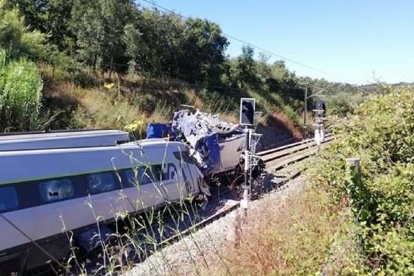 Doi morți și peste 50 de răniți după un grav accident feroviar, în Portugalia (Video)