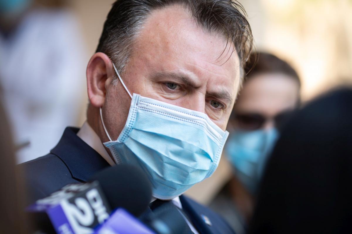 Pacienții COVID-19 care refuză internarea au dreptul la concediu medical, anunță ministrul Nelu Tătaru Pacienții COVID-19 care refuză internarea au dreptul la concediu medical, anunță ministrul Nelu Tătaru