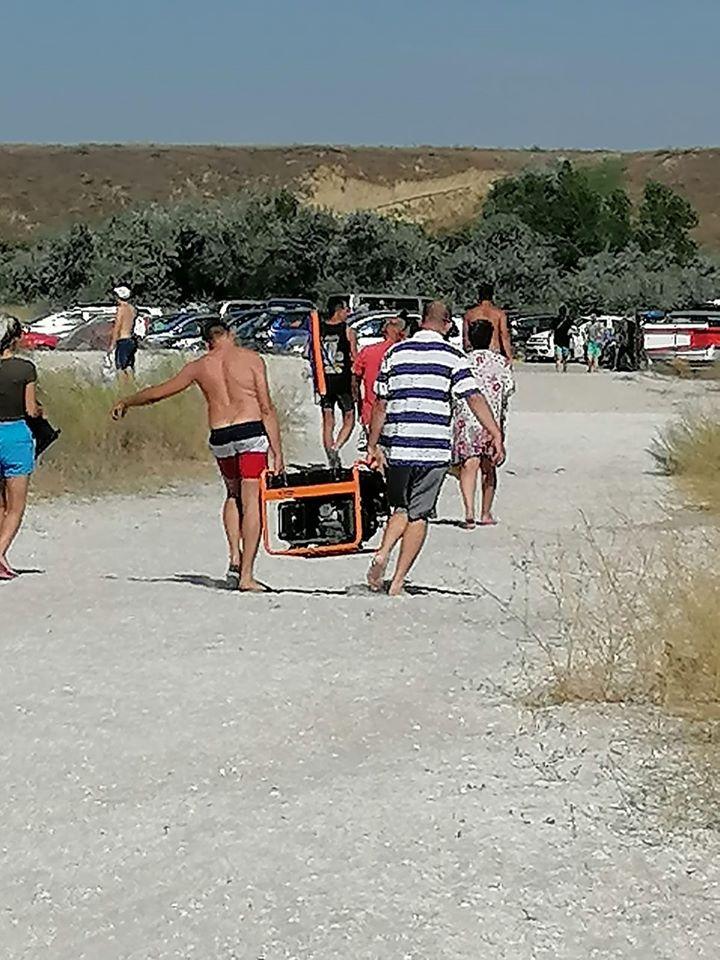 Camping ilegal pe plajele din Vadu și Corbu
