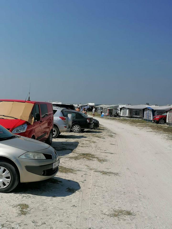Camping ilegal pe plajele din Vadu și Corbu