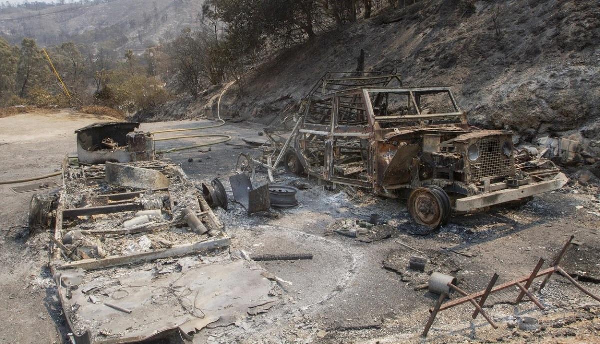 Pompierii luptă cu flăcările în California