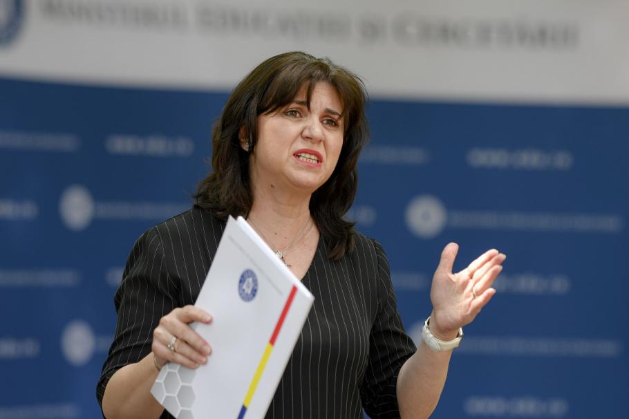 Ministrul Educaţiei, Monica Anisie Părinţii nu mai sunt obligaţi să semneze declaraţia